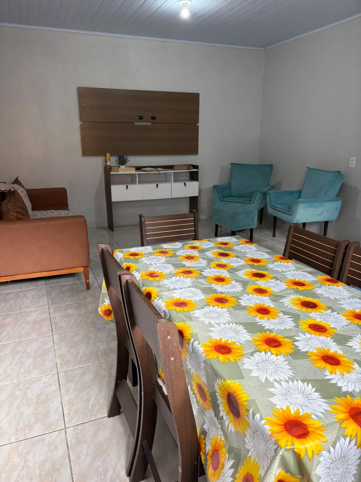 Sala de convivência e refeições do Residencial Aurora em Tramandaí