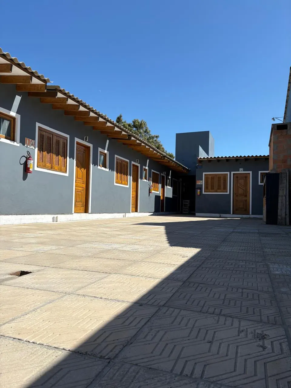 Pátio interno do Residencial Aurora em Tramandaí